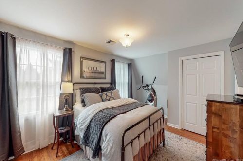 10 Spring Hill Rd, Southington CT  06489-1522 exterior