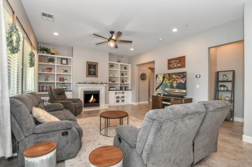 1870 Woodward Ave, Manteca CA  95337-8907 exterior