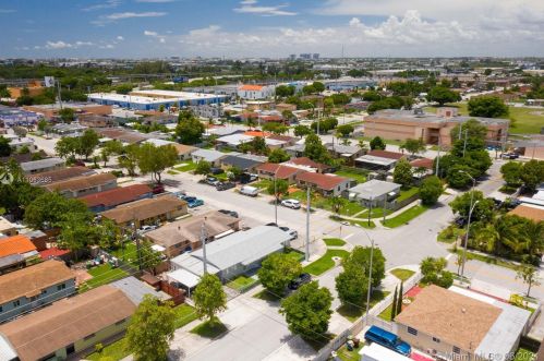 2491 9th Ln, Hialeah FL  33010-2009 exterior