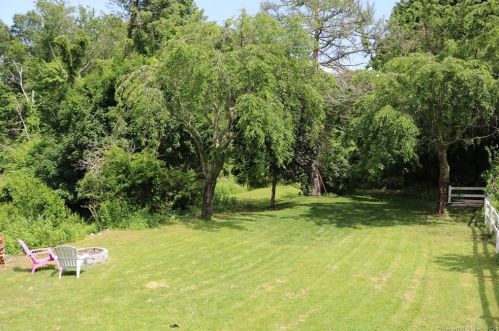 423 Harland Rd, Norwich CT  06360-1954 exterior