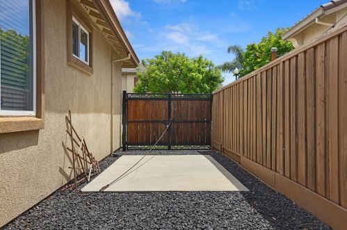 767 Red Barn Pl, Lathrop CA  95330-8975 exterior