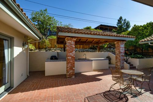 3054 Lucinda Ln, Santa Barbara CA  93105-2002 exterior