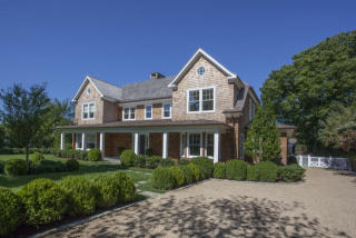 153 Bishops Ln, South Hampton, NY 11968-3931