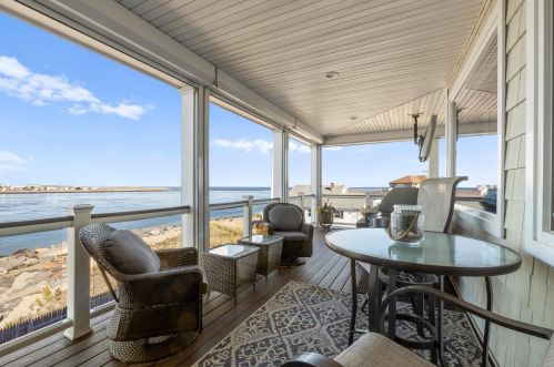 8 Portsmouth Ave, Seabrook, NH 03874-5106