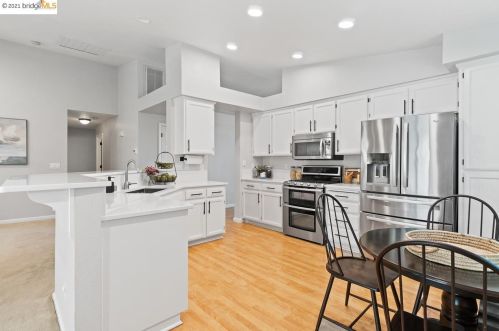 3889 Oak Grove Ct, Oakley CA  94561-4218 exterior