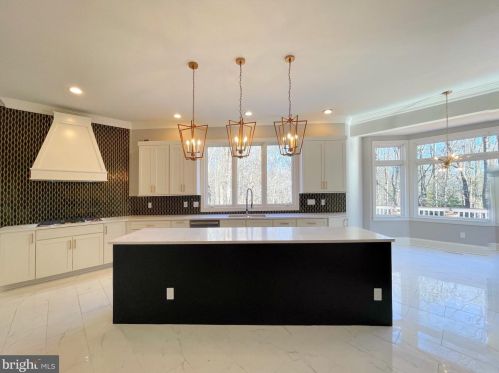 209 River Bend Rd, Great Falls VA  22066-4141 exterior