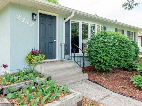 2742 Delaware Ave, Saint Paul, MN 55109-1704