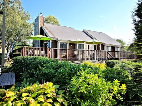 152 Brush Hollow Cres, Rye Brook NY  10573-1624 exterior