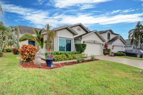 121 Hammocks Dr, West Palm Beach, FL 33413-2055