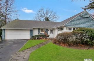 20 Prospect Ave, Hewlett, NY 11557-1609