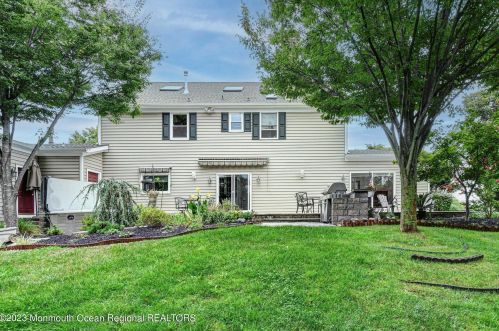 515 Seven Bridges Rd, Little Silver NJ  07739-1742 exterior