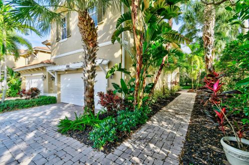 5060 Dulce Ct, West Palm Beach, FL 33418-8923