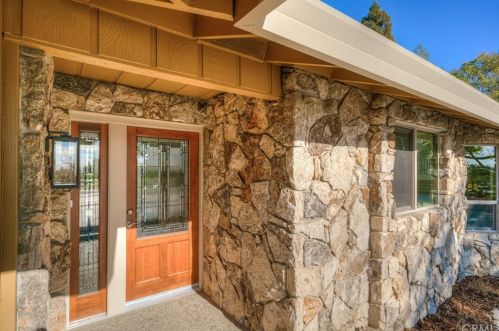 15 Woodcrest Dr, Oroville CA  95966-5518 exterior