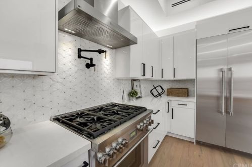 4709 Norwich Ave, Van Nuys CA  91403-2017 exterior