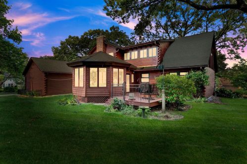 94 Bridgewater Dr, Saint Paul, MN 55127-6976
