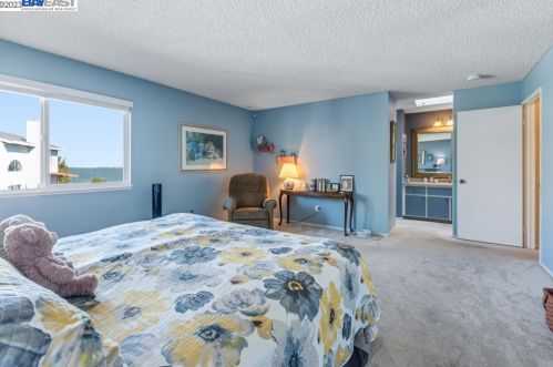 94 Edgewater Pl, West Pittsburg, CA 94565-2293