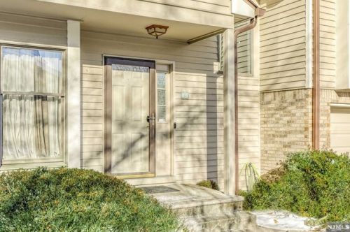 27 Bentley Dr, Franklin Lakes, NJ 07417-1938