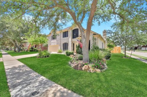 1801 Oak Lake Cir, Pearland, TX 77581-6181