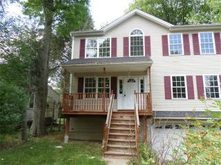 455 Atwood Ave, Waterbury, CT 06705-1511