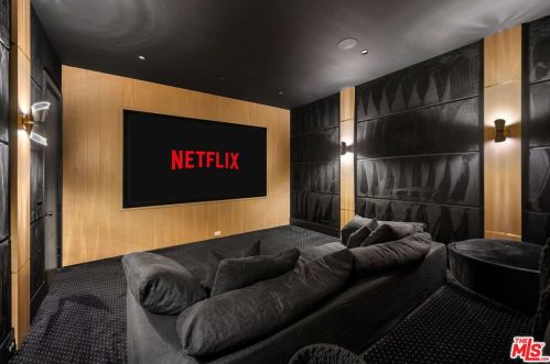 4910 Texhoma Ave, Van Nuys CA  91316-3740 exterior