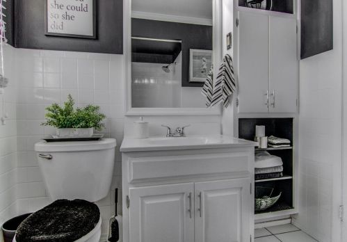 8250 Jackson Ave, Hammond IN  46321-1633 exterior