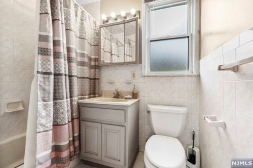 122 Gaston Ave, Outwater NJ  07026-1208 exterior