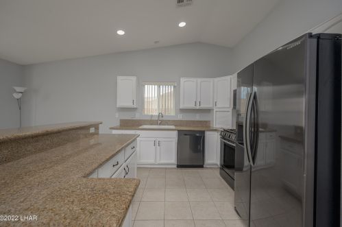 1966 Pyramid Lake Pl, Bullhead City AZ 86426-6777 exterior