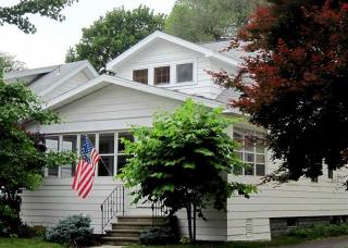17 Roosevelt St, Albany, NY 12206-1407