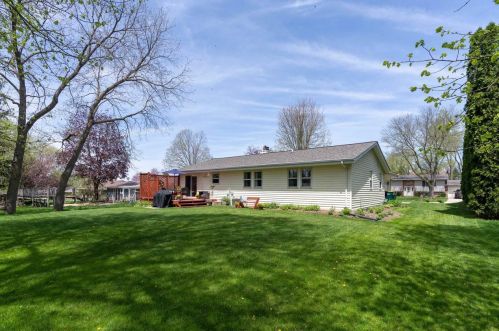 609 Highview Dr, Slinger, WI 53086-9401