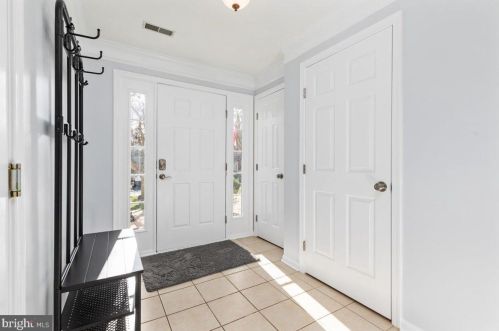 9078 Falcon Glen Ct, Bristow VA  20136-5739 exterior