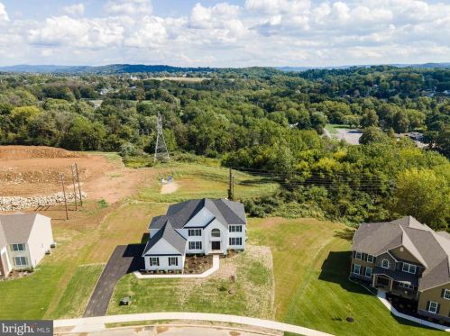 49 Saddle Ln, Easton, PA 18045-3114