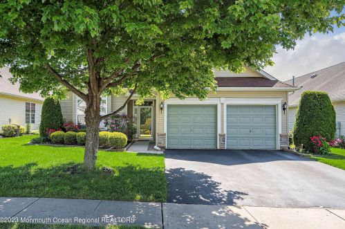 81 Enclave Blvd, Lakewood, NJ 08701-5788