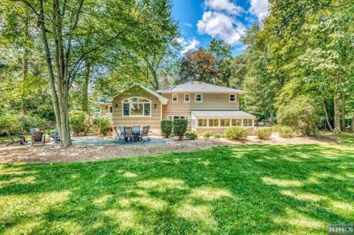 432 Hillside Ave, Allendale NJ  07401-1113 exterior