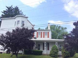 393 Grant St, Delaware Park, NJ 08865-3220