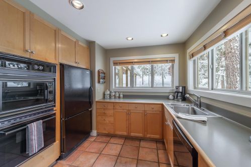 11720 Mougle Ln, Truckee CA  96161-6108 exterior