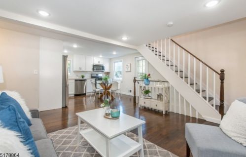 1058 Mayfair Dr, Rahway NJ  07065-1909 exterior