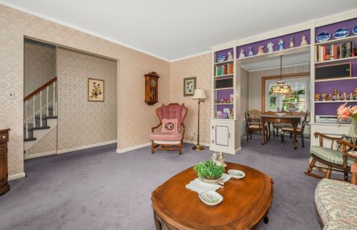 20 Clare Dr, Elwood NY  11731-1324 exterior