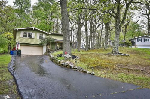 1915 Richard Rd, Willow Grove, PA 19090-1621