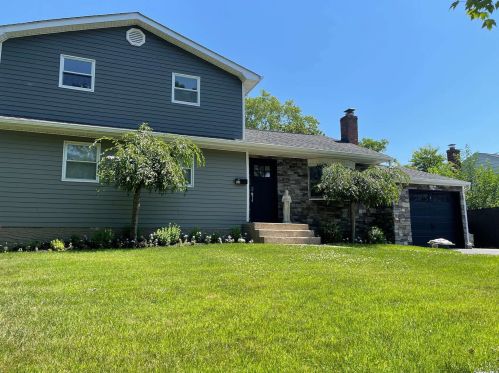 52 Jay Rd, South Setauket, NY 11720-2705
