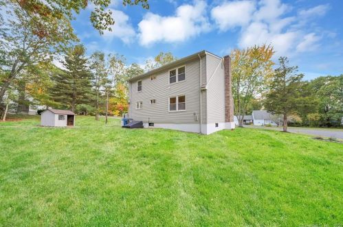 97 Bramblebush Rd, Manchester CT  06040-6300 exterior