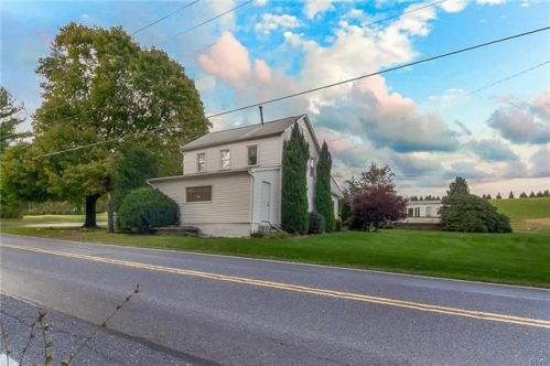 3057 Old Post Rd, Slatington, PA 18080-3215