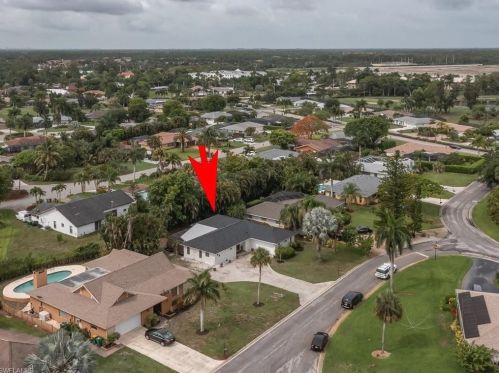 46 Thorncrest Ln, Naples FL  34113-8335 exterior
