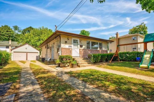 721 Broadway, Westbury, NY 11590-3629