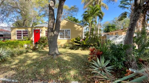 335 Pine Ter, West Palm Beach, FL 33405-2615