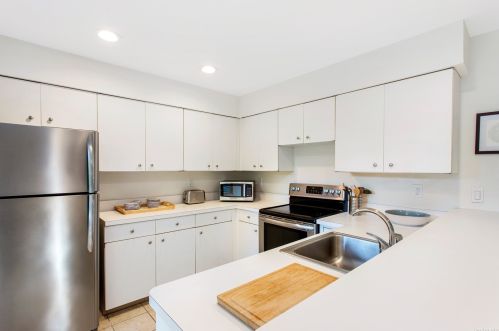 5 Skyes Neck Ct, East Quogue NY  11942-4436 exterior