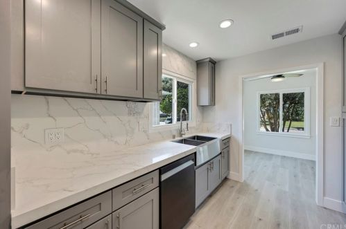 6128 Village Rd, Lakewood CA  90713-3131 exterior