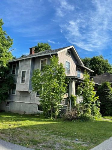 104 Academy Ave, Middletown, NY 10940-5258