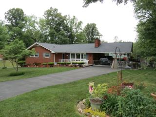4515 Belvedere Ln, Kingsport, TN 37663-2953