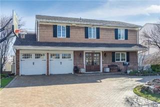 2939 Judith Dr, North Bellmore NY  11710-5310 exterior