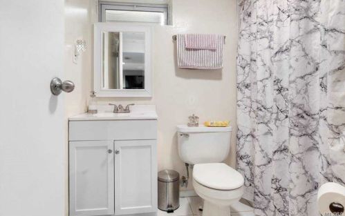 32 Leibrock Ave, North Lindenhurst NY 11757-1825 exterior